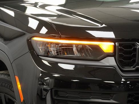 New 2026 Jeep Grand Cherokee Altitude image 5