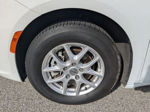 Used 2023 Chrysler Pacifica Touring-L image 17