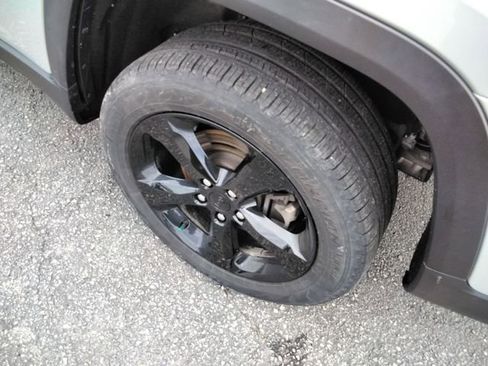 Used 2024 Jeep Grand Cherokee L Limited w/ Black Appearance Package image 16