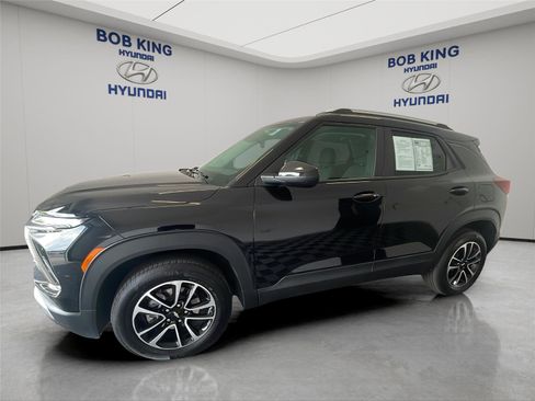 Used 2025 Chevrolet TrailBlazer LT AWD/4WD image 1