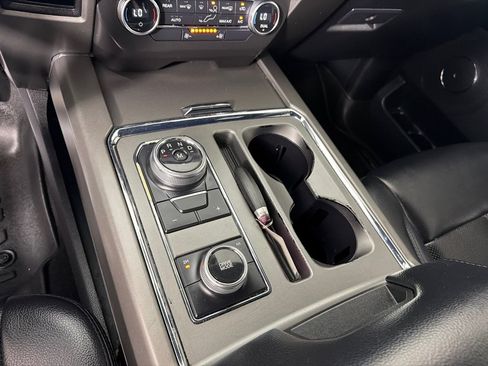 Used 2019 Ford Expedition Max XLT w/ Equipment Group 201A AWD/4WD image 18
