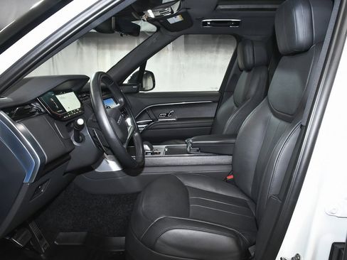 Used 2025 Land Rover Range Rover SE image 57