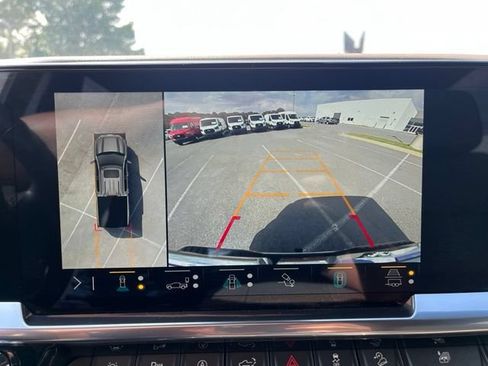 Used 2023 GMC Sierra 1500 SLT w/ SLT Premium Plus Package AWD/4WD image 14