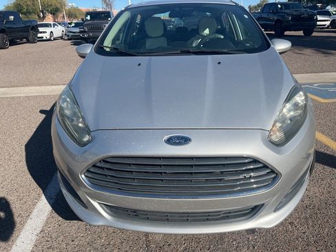 Used 2018 Ford Fiesta SE image 2