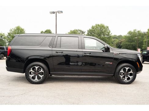 New 2026 GMC Yukon XL AT4 w/ AT4 Premium Plus Package AWD/4WD image 9