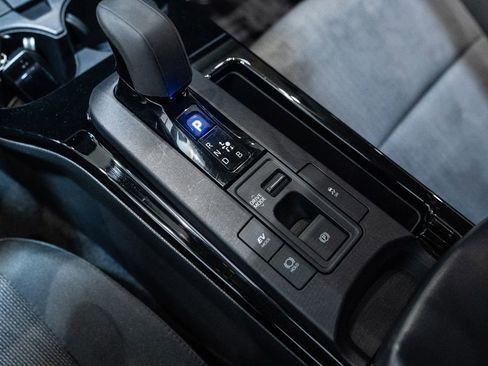 Used 2025 Toyota Prius LE image 28