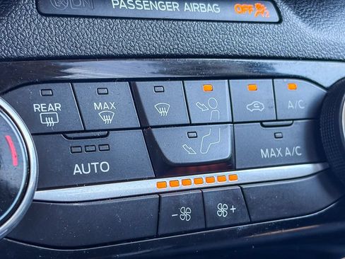Used 2022 Ford Escape SE w/ SE Sport Appearance Package FWD image 31