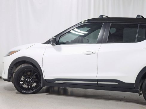 Used 2023 Nissan Kicks SR w/ SR Premium Package FWD image 11