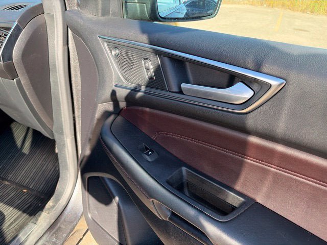 Used 2020 Ford Edge Titanium w/ Equipment Group 301A AWD/4WD image 7