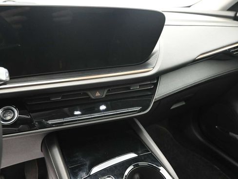 Used 2024 Buick Envision Avenir image 12