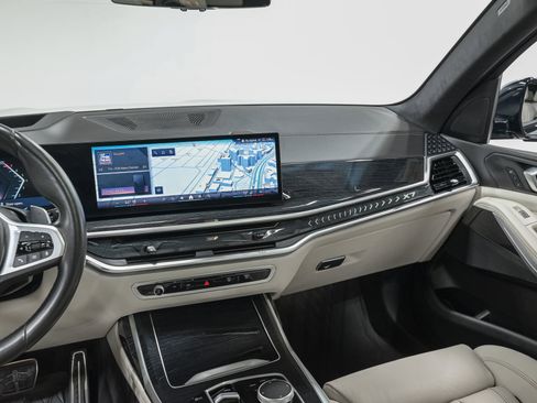 Used 2024 BMW X7 xDrive40i w/ M Sport Package AWD/4WD image 31