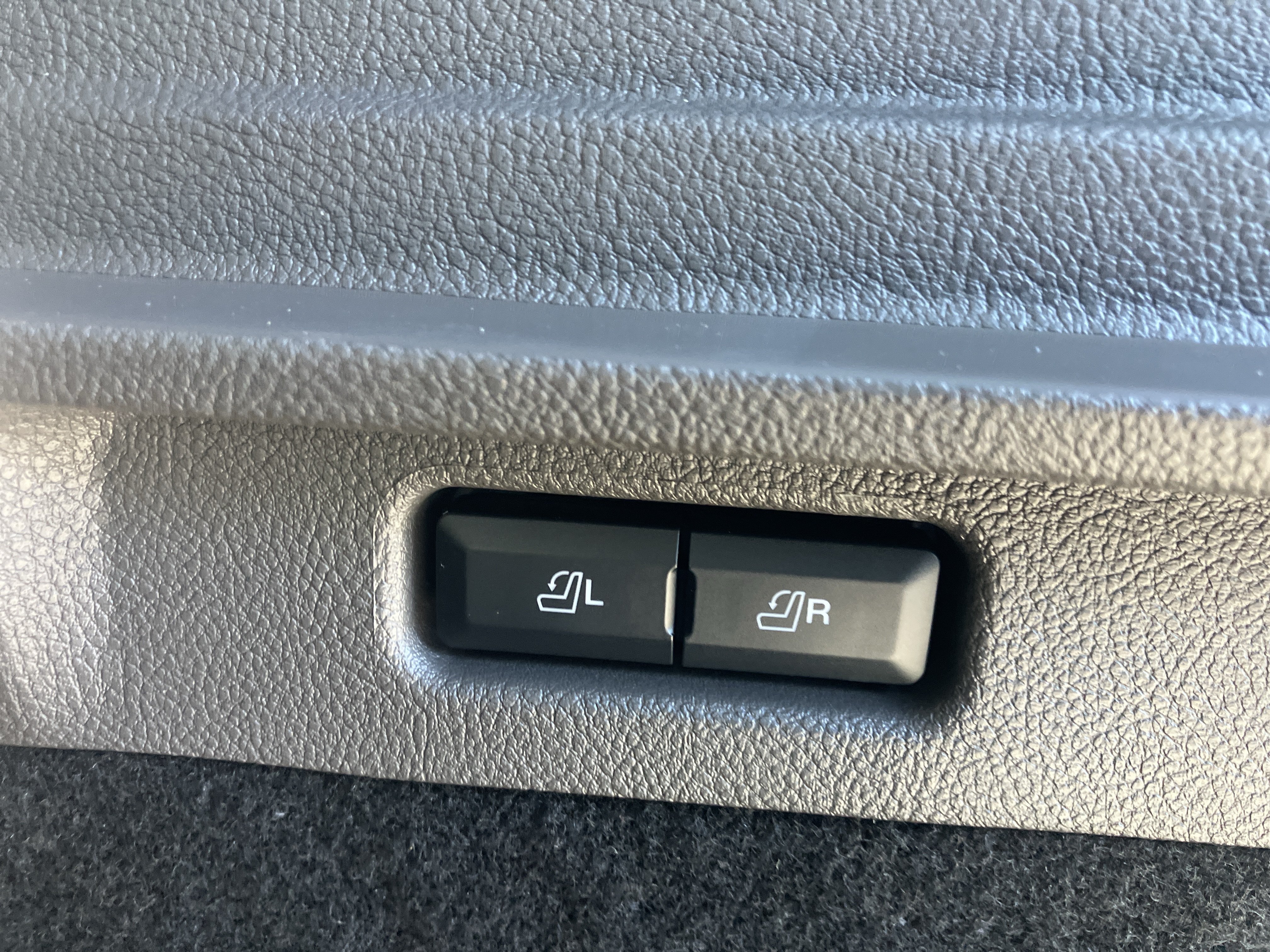Used 2024 Lincoln Corsair AWD w/ Equipment Group 101A image 8