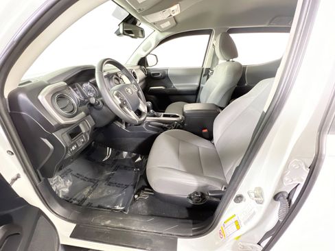 Used 2018 Toyota Tacoma SR5 image 19