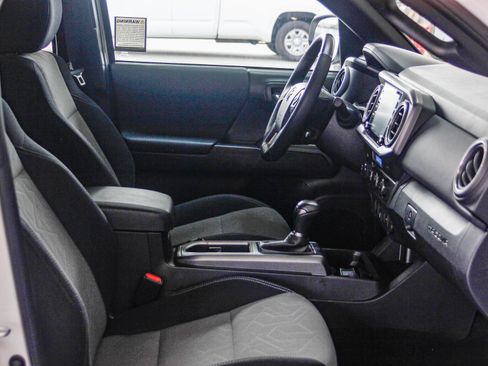 Used 2023 Toyota Tacoma TRD Off-Road image 16