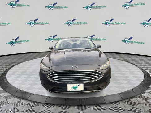 Used 2019 Ford Fusion SE image 3