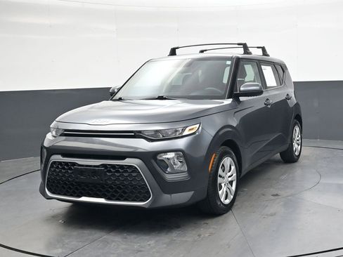 Used 2022 Kia Soul LX image 9