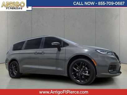Used 2023 Chrysler Pacifica Touring-L w/ S Appearance Package