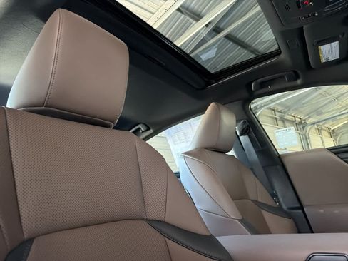 Certified 2025 Lexus ES 300h w/ Premium Package FWD image 17