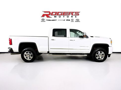 Used 2017 GMC Sierra 3500 Denali w/ Suspension Package, Off-Road AWD/4WD image 14