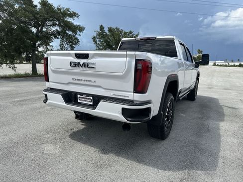 Used 2024 GMC Sierra 2500 Denali Ultimate AWD/4WD image 14