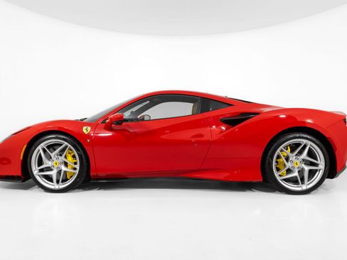 Certified 2022 Ferrari F8 Tributo RWD image 3