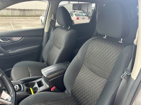 Used 2018 Nissan Rogue S image 9