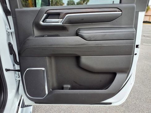 Used 2025 GMC Sierra 2500 SLT w/ SLT Convenience Package image 16