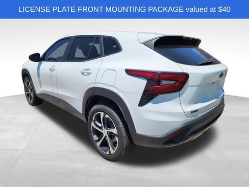 Used 2024 Chevrolet Trax RS w/ Driver Confidence Package FWD image 3