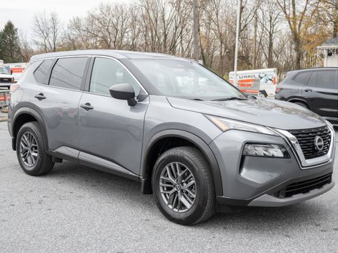 Used 2023 Nissan Rogue S image 4