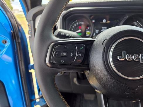 Used 2024 Jeep Wrangler Unlimited AWD/4WD image 25