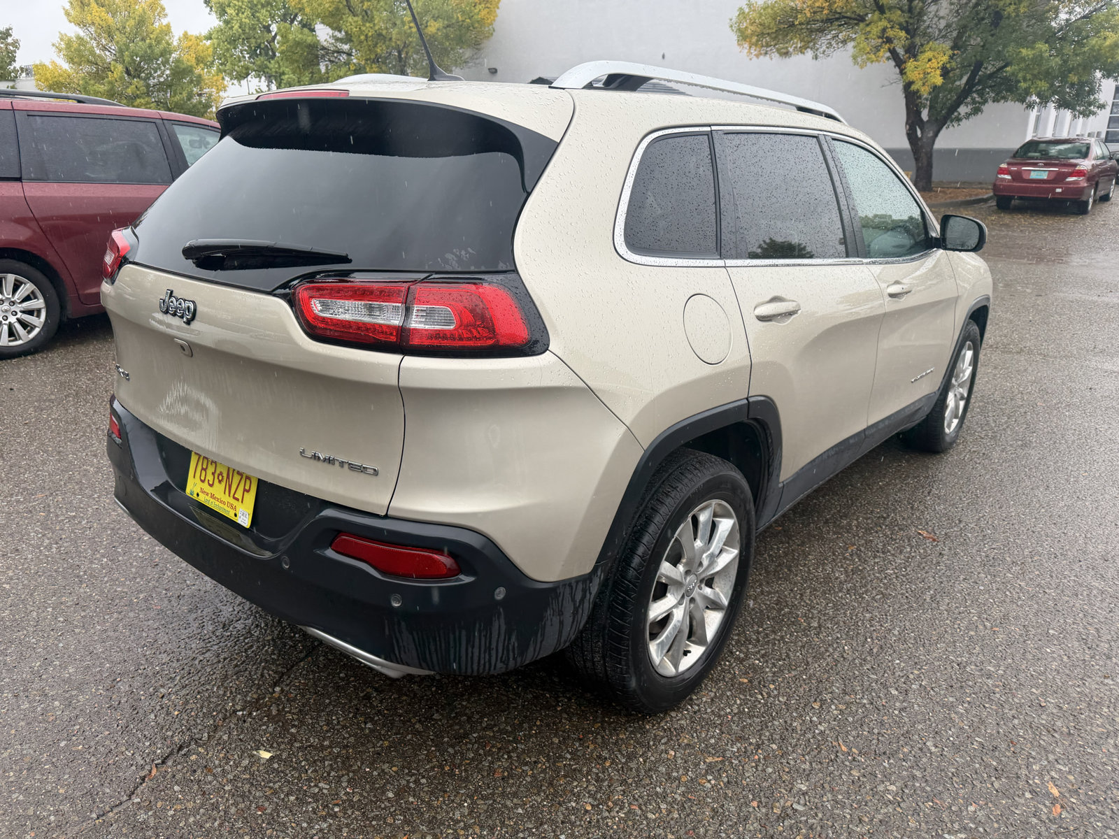 Used 2015 Jeep Cherokee Limited w/ Technology Group AWD/4WD image 7