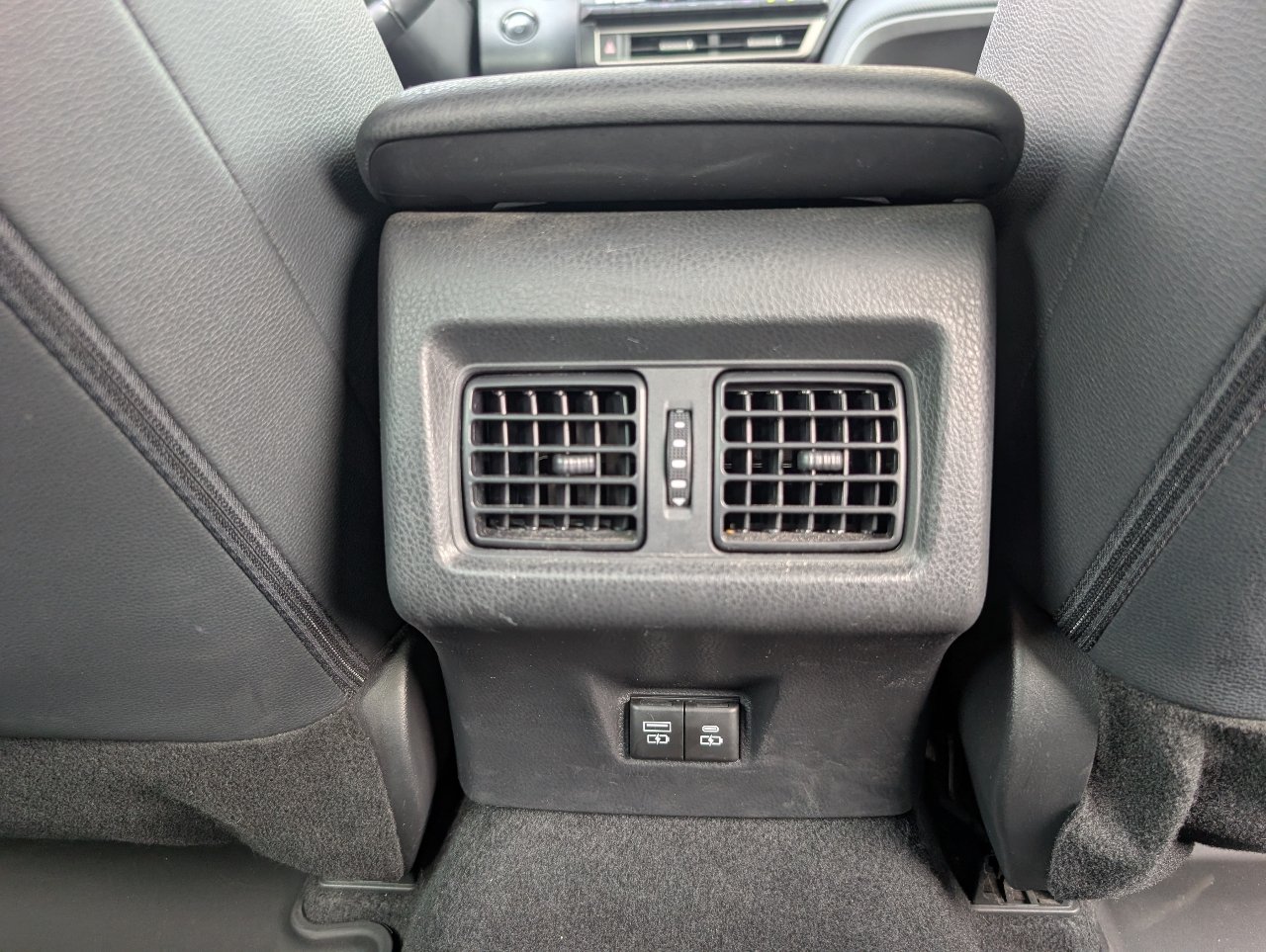 Used 2025 Toyota Camry SE FWD image 7