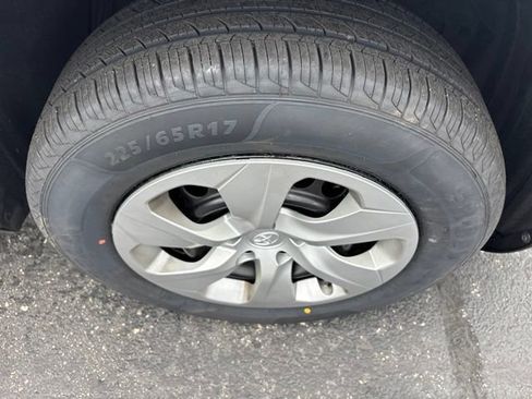 Used 2022 Toyota RAV4 LE FWD image 27