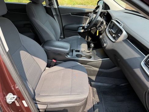 Used 2017 Kia Sorento AWD image 17