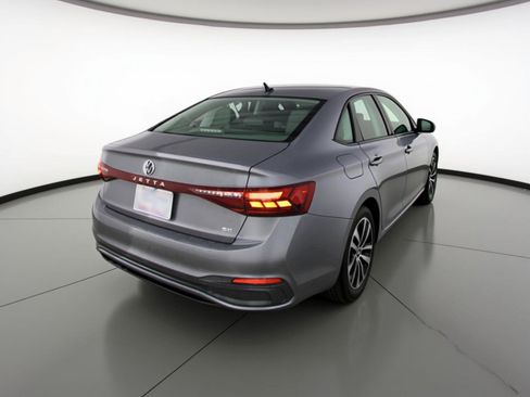 Used 2025 Volkswagen Jetta SE FWD image 9