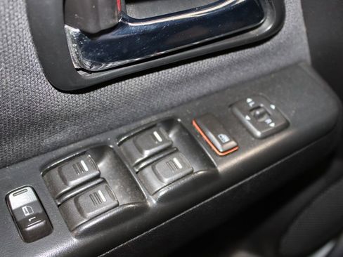 Used 2010 Chevrolet Colorado LT AWD/4WD image 32
