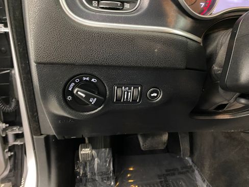 Used 2015 Dodge Charger SXT w/ AWD Plus Group image 18