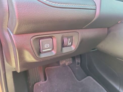 Used 2022 GMC Acadia SLE w/ Driver Convenience Package image 18