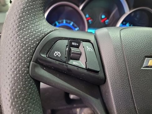 Used 2016 Chevrolet Cruze LT image 18