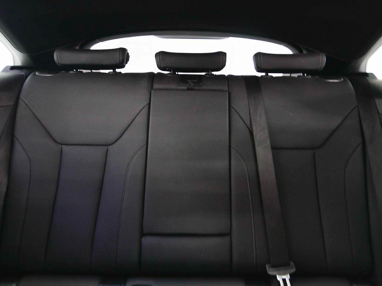 Used 2023 BMW i4 eDrive40 RWD image 9