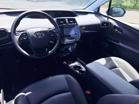 Used 2019 Toyota Prius XLE AWD/4WD image 12