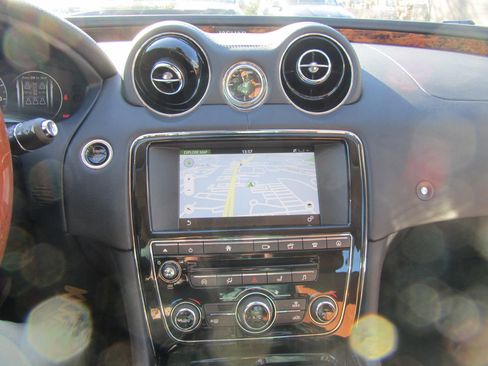 Used 2017 Jaguar XJ R-Sport image 16