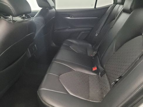 Used 2018 Toyota Camry XSE image 18