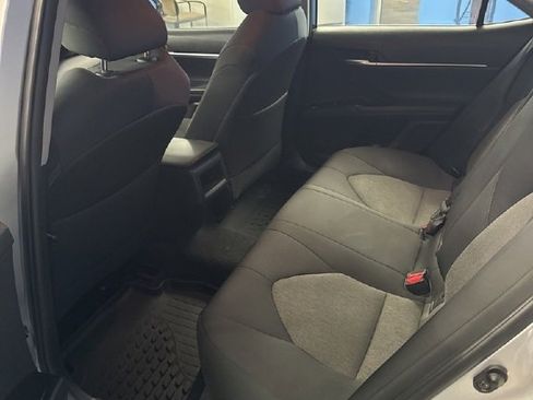 Used 2018 Toyota Camry LE image 15