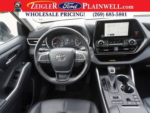 Used 2023 Toyota Highlander XLE image 15