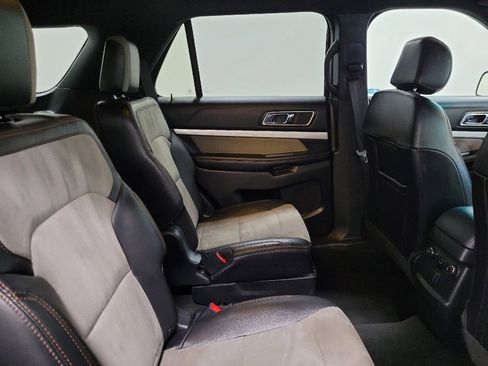 Used 2017 Ford Explorer XLT w/ Equipment Group 202A AWD/4WD image 19