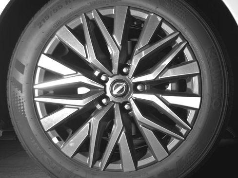Used 2025 Nissan Altima 2.5 SV FWD image 13