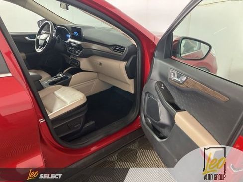 Used 2020 Ford Escape Titanium AWD/4WD image 18