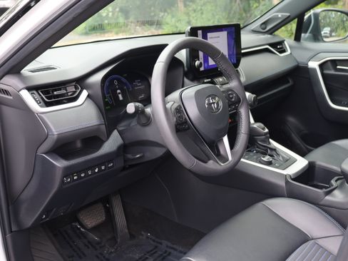 Used 2023 Toyota RAV4 XSE AWD/4WD image 32