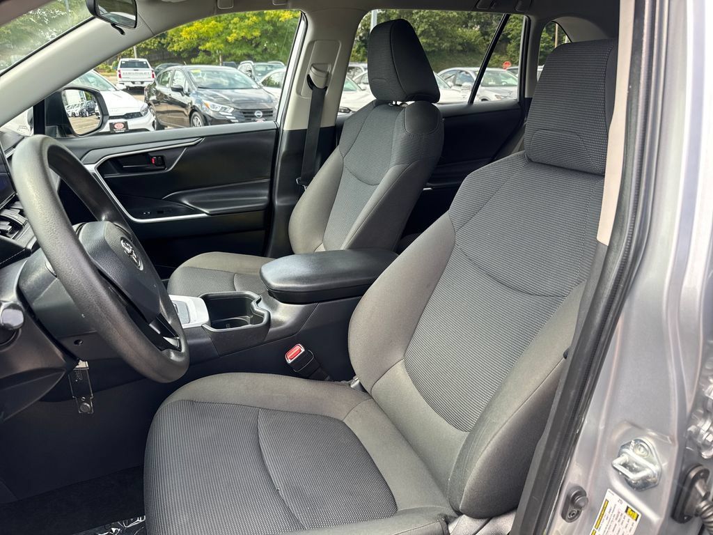 Used 2024 Toyota RAV4 LE AWD/4WD image 15